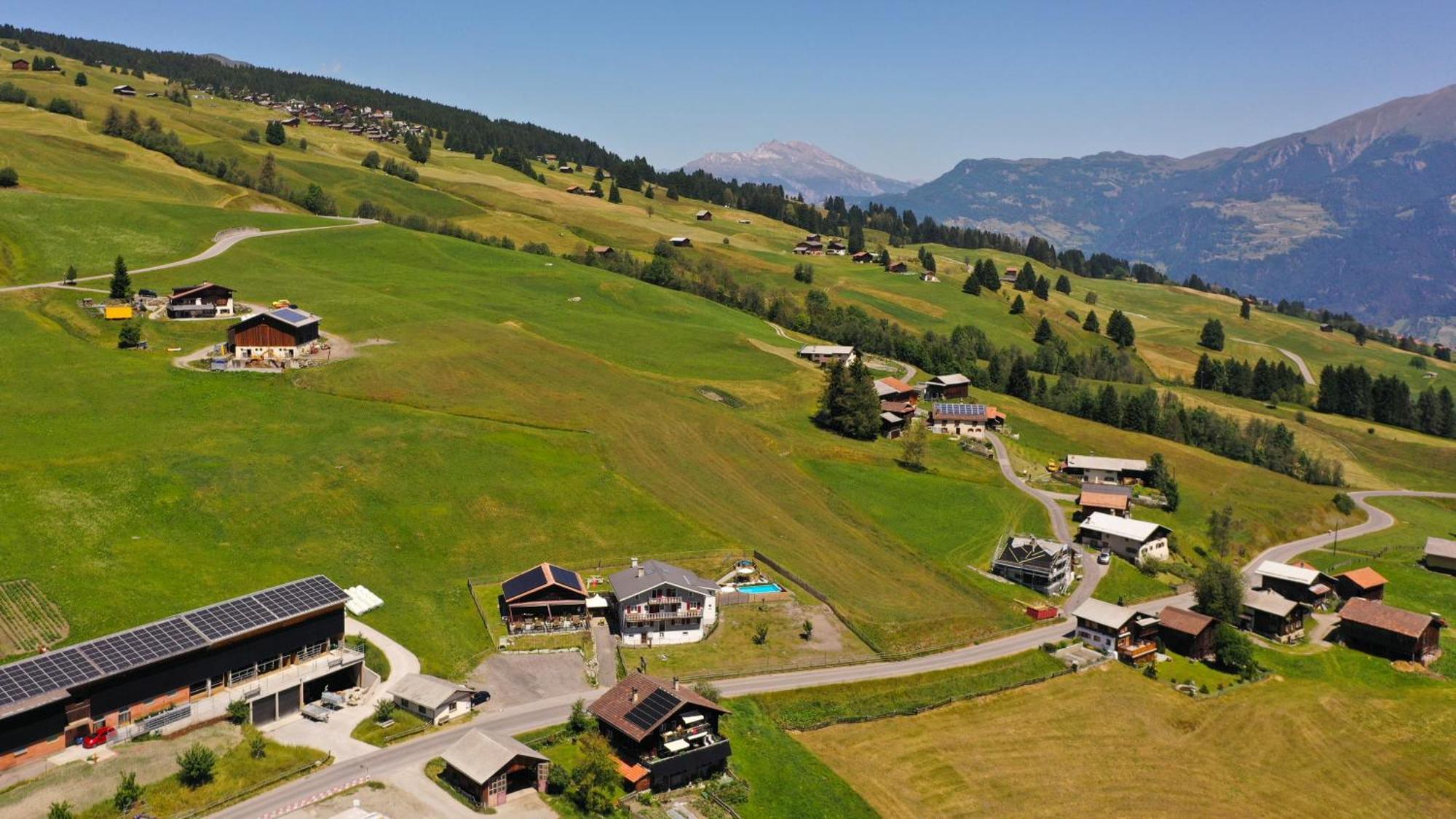 Gasthaus Alpina Tschappina Exterior foto